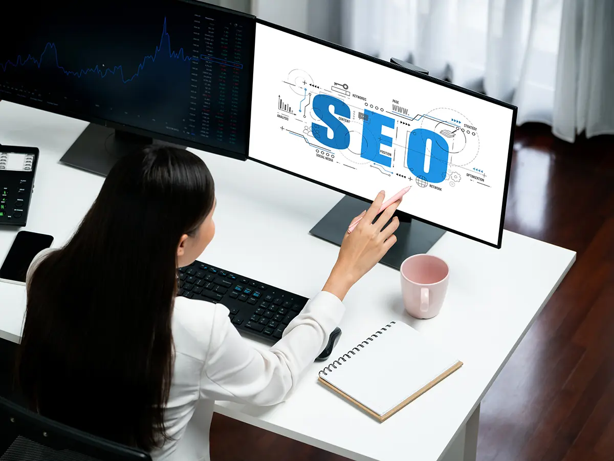 SEO 키워드 선정 때문에 고민하고 있는 여성